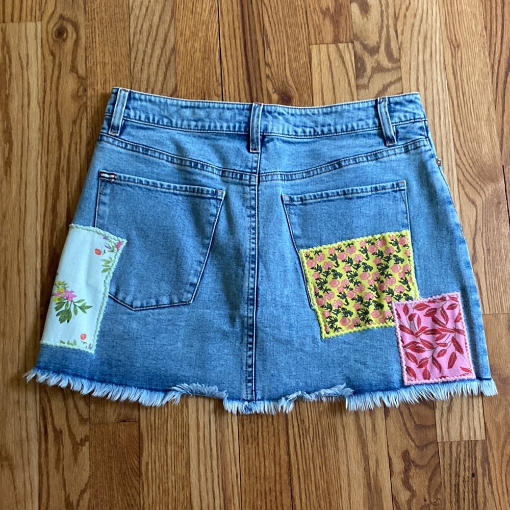 jean mini skirt - Picture 2 of 3